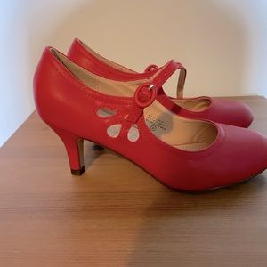 Red heels size 6